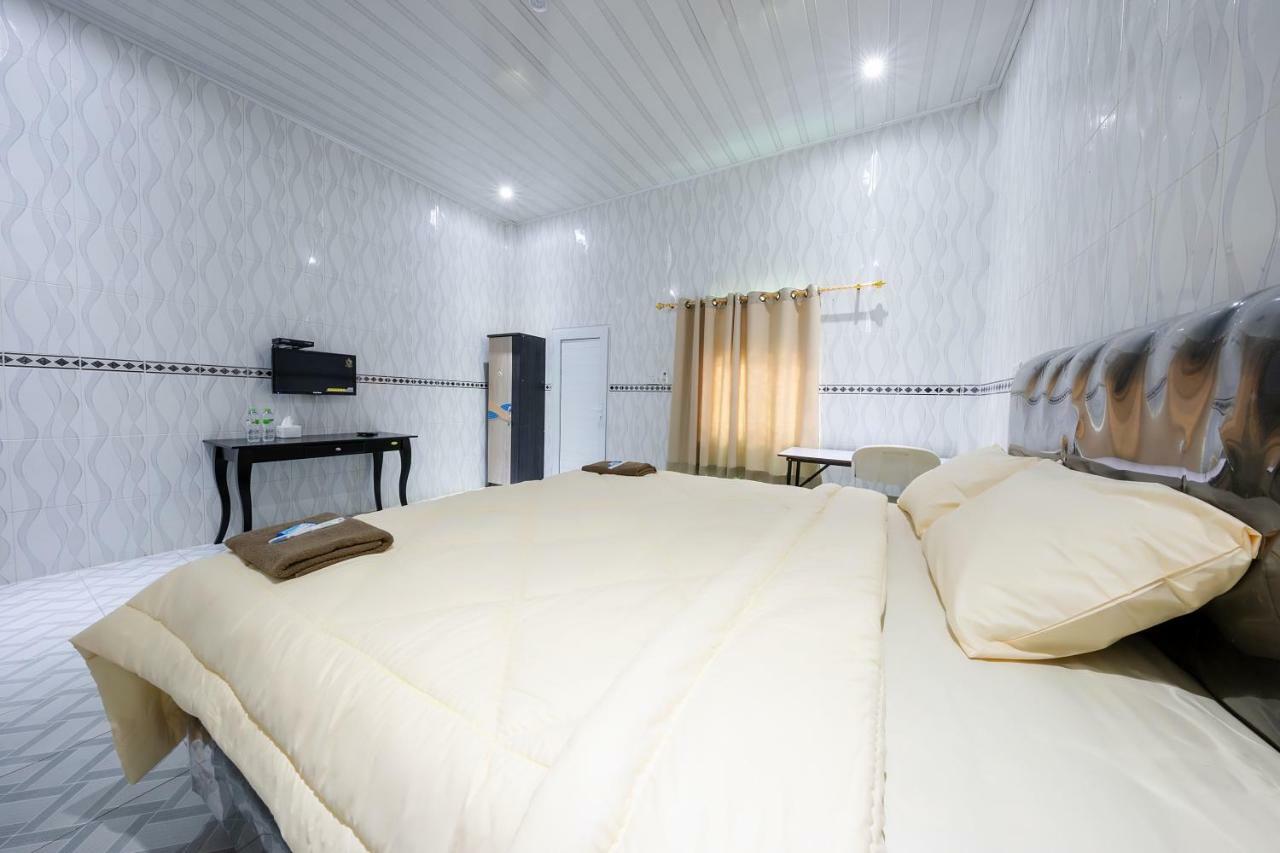 Mega Nasional Seaview Hotel Gunungsitoli Eksteriør bilde