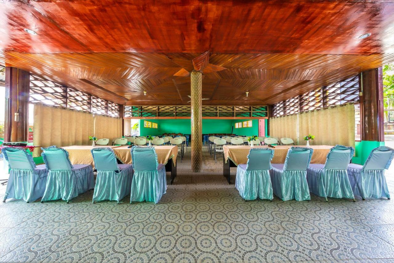 Mega Nasional Seaview Hotel Gunungsitoli Eksteriør bilde